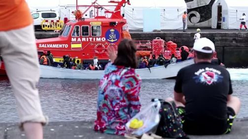 Guarda Costeira da Espanha resgata 84 imigrantes nas Ilhas Canárias.