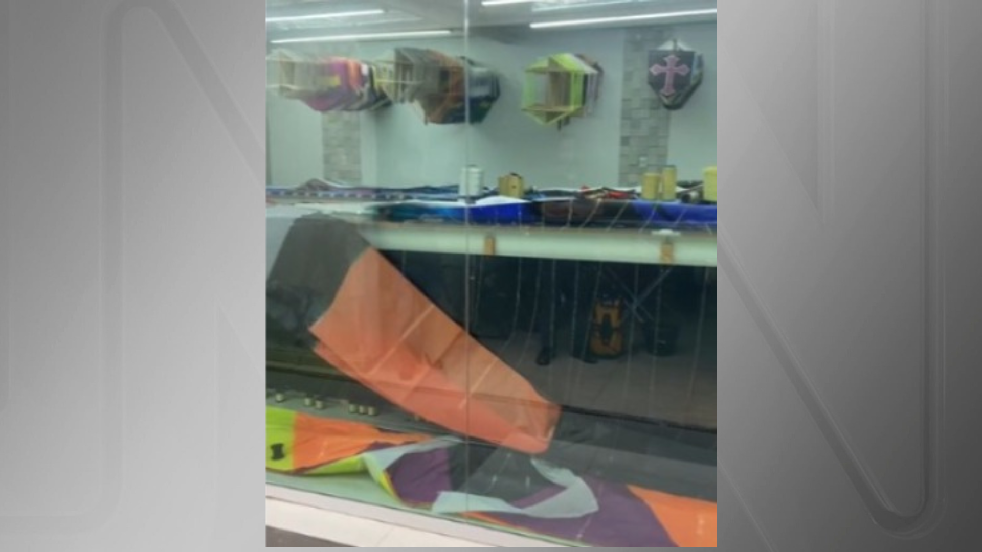 Imagem mostra materiais para confecção de balões apreendidos durante buscas • Divulgação/SSP