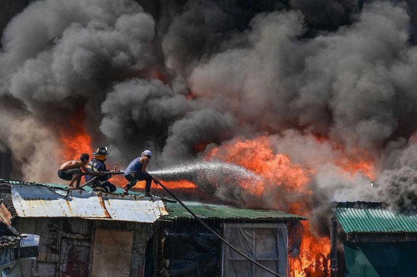 Incêndio na Ilha Puting Bato, em Manila, nas Filipinas • Jam Sta Rosa/AFP/Getty Images via CNN Newsource 25 Nov 24