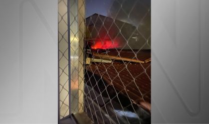Casa incendiada em Belo Horizonte