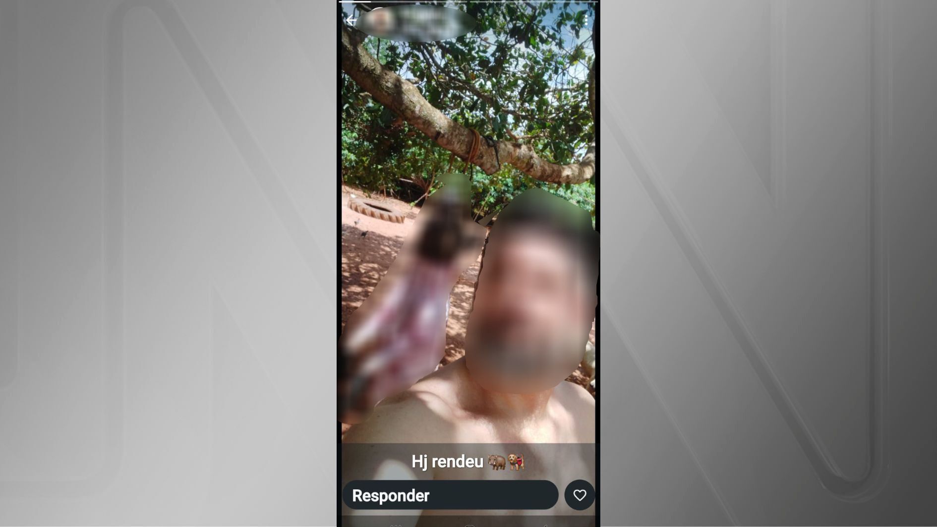 Servidor publicou foto com o javali morto em suas redes sociais