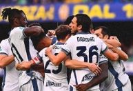 Inter de Milão goleia Hellas Verona e assume a liderança do Italiano