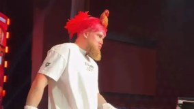 Jake Paul usa cabelo maluco em preparação para luta contra Mike Tyson