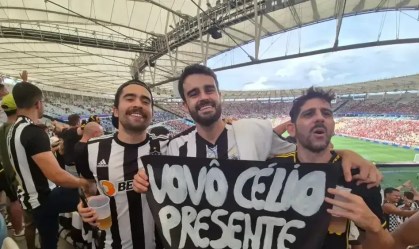 João Vitor entre os amigos Arthur Magalhães e Magnus Taiar