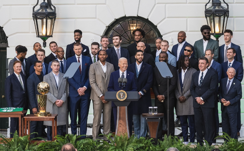 Joe Biden recebe jogadores do Boston Celtics na Casa Branca