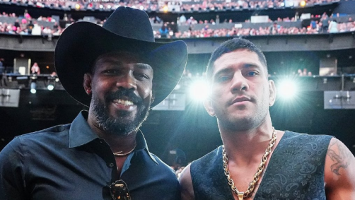 Jon Jones e Alex Poatan durante o UFC 306