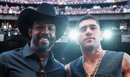 Jon Jones e Alex Poatan durante o UFC 306