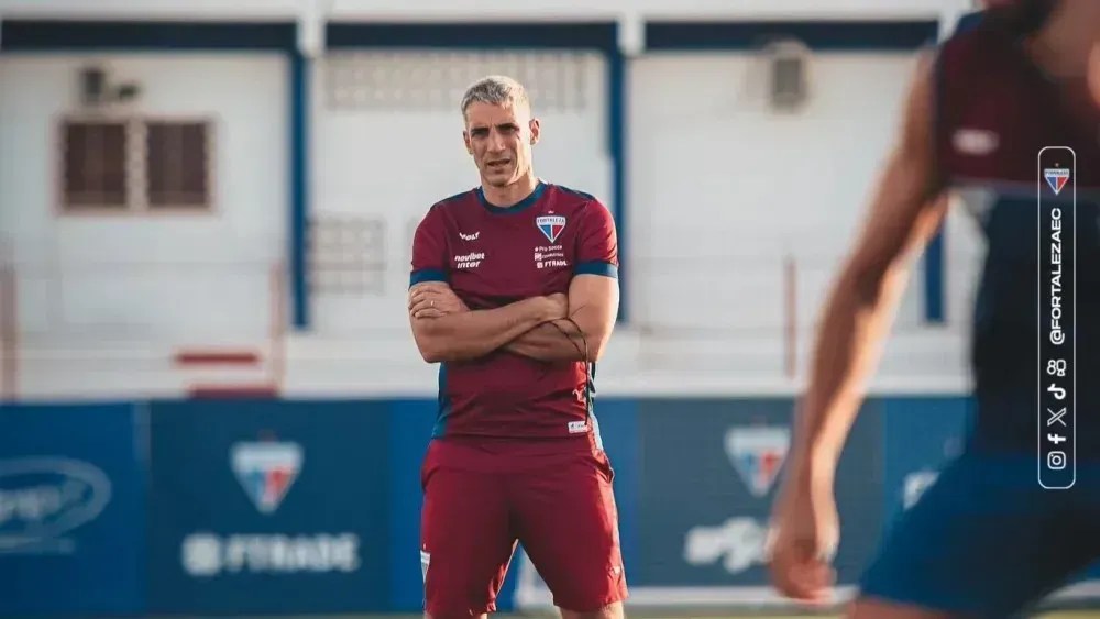Juan Pablo Vojvoda em treinameno do Fortaleza no CT do clube