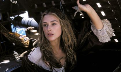 Atriz de "Piratas do Caribe" relembra repercussão traumática sobre seu corpo
