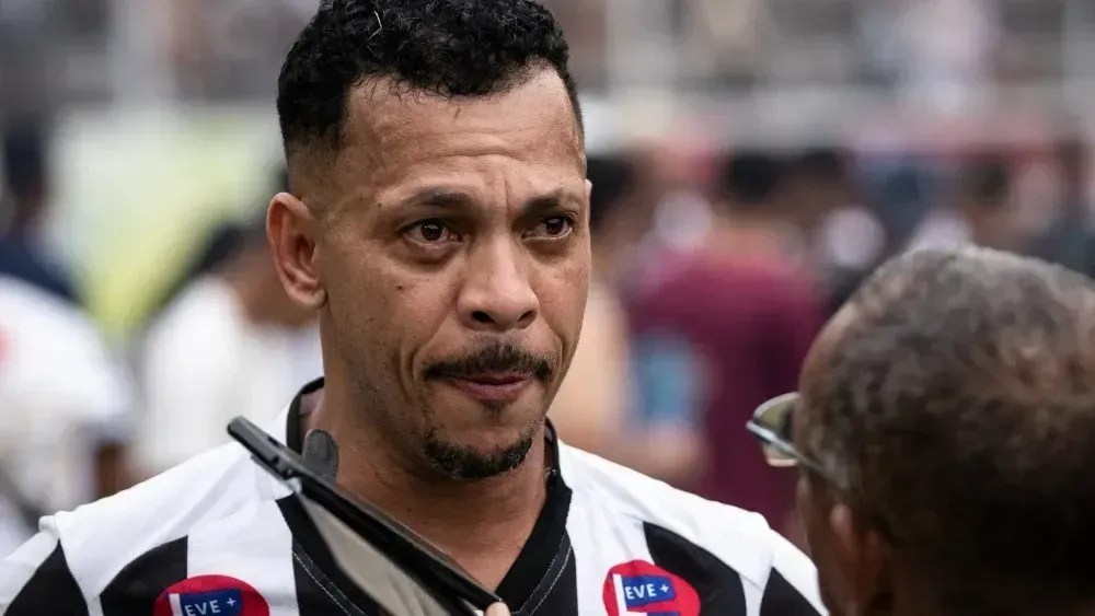 Leandro Ferreira, ex-América, em ação pelo Primeiro de Maio • Marcelo Zinato/SE Primeiro de Maio