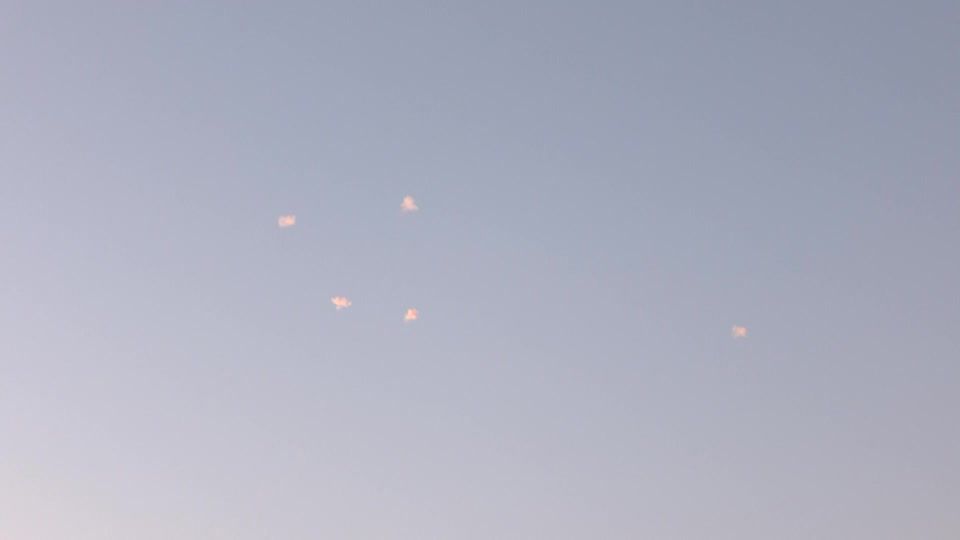 Sirenes soaram em Ma'alot-Tarshiha, no norte de Israel, nesta sexta-feira (22) e mísseis foram vistos sendo interceptados em áreas próximas da fronteira com o Líbano.