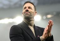 Van Nistelrooy vai comandar time da Premier League, após boa impressão no United