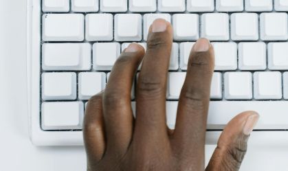 Pesquisa: 4% dos profissionais de TI são negros enquanto 73% são brancos