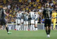 Mascote do Criciúma causa confusão com jogadores do Corinthians; entenda