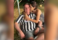 Michelle posta foto com Bolsonaro após indiciamento do marido: “Meu amor”