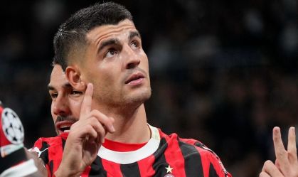 Morata sofre pancada na cabeça e é levado ao hospital