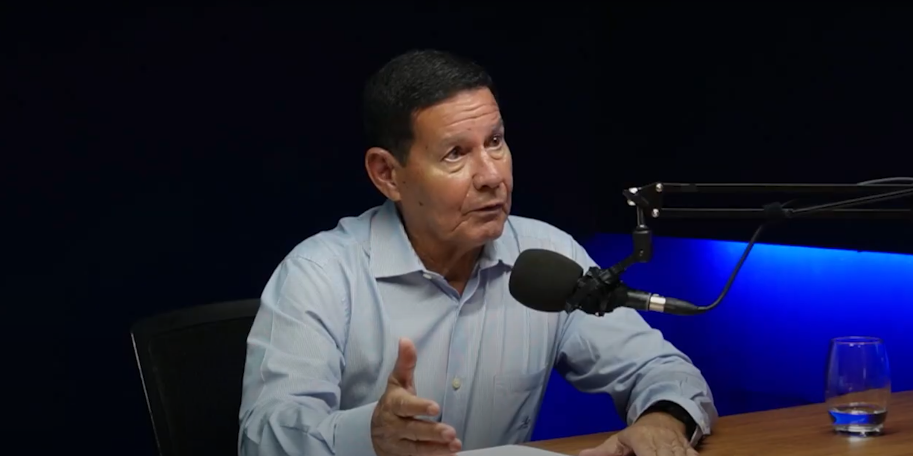 Imagem de destaque do post: Mourão diz que plano de golpe é “sem pé nem cabeça” e não vê crime em “escrever bobagem”