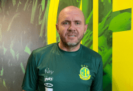 Saiba quem é Mozart, técnico que trocou acesso para permanecer na Série B