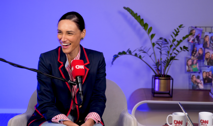 "Já morri algumas vezes e renasço cada vez mais brilhante", diz Débora Nascimento