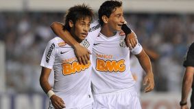 Neymar e Ganso em goleada do Santos por 8 a 0 na Libertadores