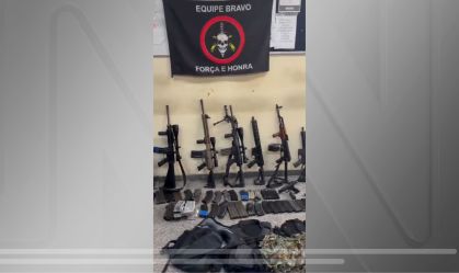 Operação da PM apreende fuzis e granadas em comunidade do RJ