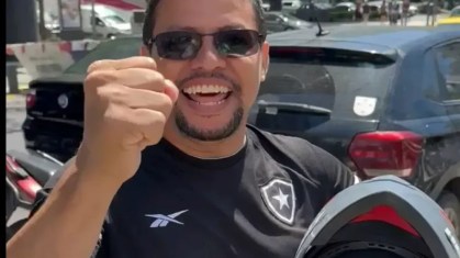 Patrick Souza deixou Manaus de moto e chegou a Buenos Aires para acompanhar o Botafogo
