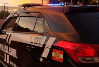 Mulher atropela menino de 11 anos de propósito após brigas em SC