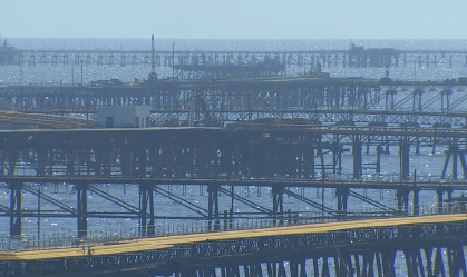Cidade de plataforma de petróleo da era soviética "flutua" no maior lago do planeta; entenda