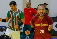 Richarlyson é flagrado jogando vôlei no RJ; veja