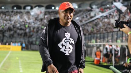 Roger Machado durante duelo entre Inter e Vasco, pelo Brasileirão