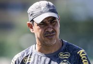 Após conquista da Série B, Santos demite Fábio Carille