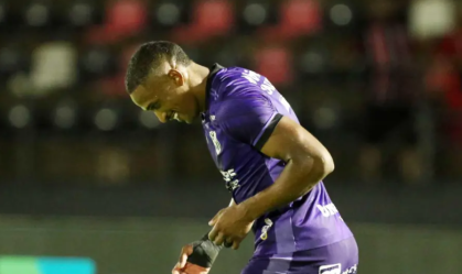 Saulo Mineiro comemora gol do Ceará