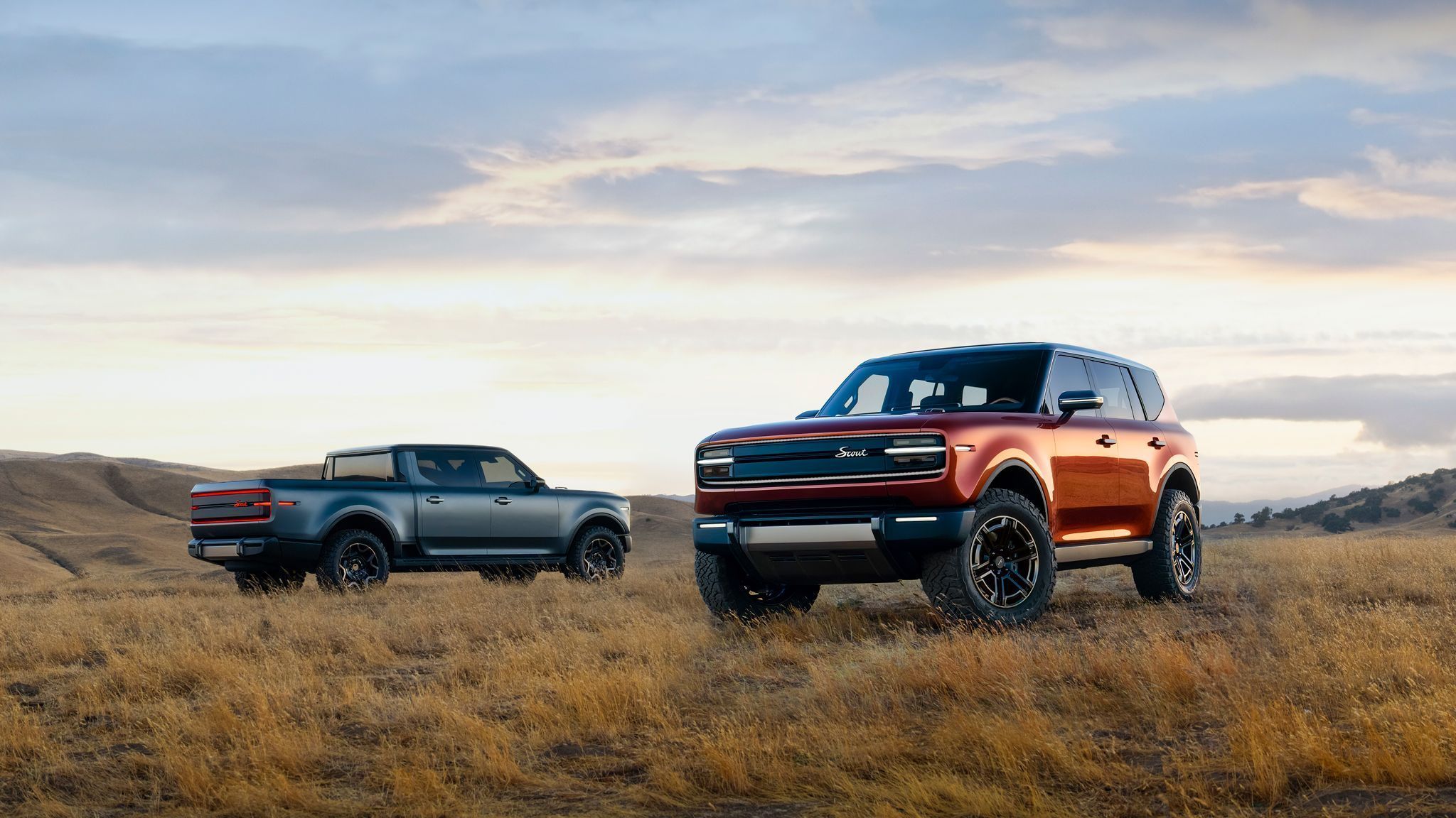 Scout-Motors-carros-juntos