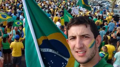 Motoboy Wellington Luiz Firmino, que estava foragido na Argentina após ser condenado a 17 anos de reclusão no Brasil pelos ataques às sedes dos Três Poderes em 8 de janeiro de 2023, foi preso na Argentina, nesta segunda-feira (19)