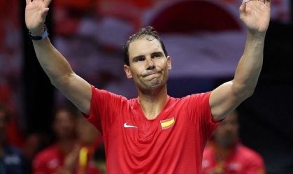 Nadal é aplaudido de pé e chora muito em despedida; veja