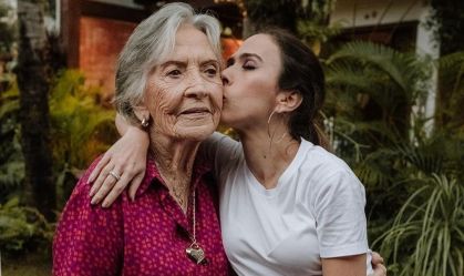Tata Werneck e avó