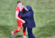 Técnico agride jogador expulso na Itália; veja