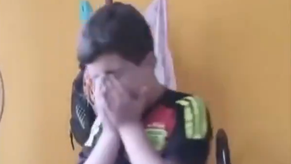 Torcedor mirim se emociona ao ganhar ingresso para a final da Sul-americana