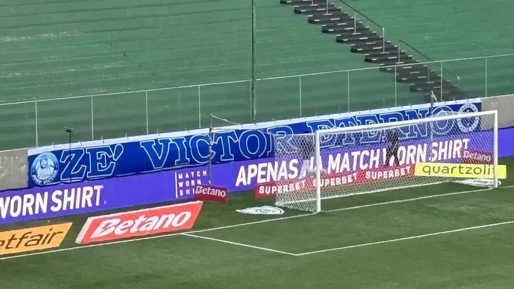 Torcida do Cruzeiro faz homenagem para torcedor morto em ataque da Mancha Verde