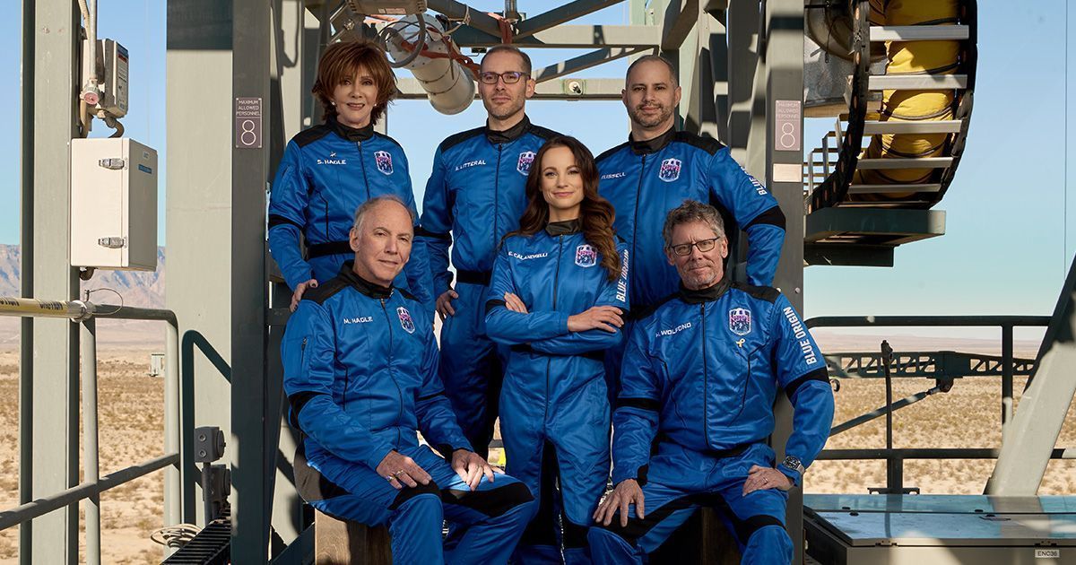 Voo contou com Sharon Hagle, Marc Hagle, Emily Calandrelli, Austin Litteral, James (JD) Russell e Henry (Hank) Wolfond como tripulantes • Blue Origin