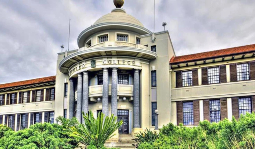 Fachada da Howard College, um dos campi da University of KwaZulu-Natal (UKZN) • Divulgação