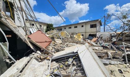 Explosão causa desabamento de prédio e três mortes em Maceió