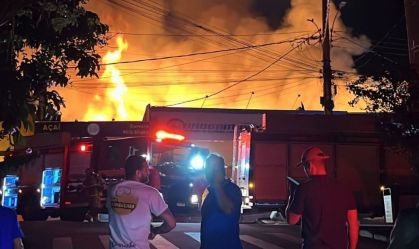 Incêndio atingiu um galpão no interior de MG