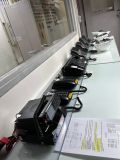 Na sala de controle, para manter a comunicação, há telefones de todos os tipos, incluindo por satélites