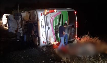 Acidente de ônibus deixa quatro mortos e 11 feridos na Bahia