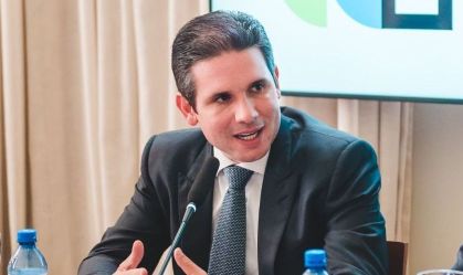 Fim da escala 6x1 "preocupa muito", diz Hugo Motta, que pede para "ouvir também quem emprega"
