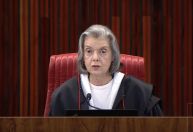Acordamos ocupados em manter nossas funções e garantir instituições democráticas, diz Cármen Lúcia