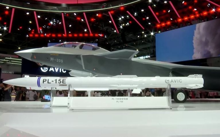 Míssil ar-ar PL-15E • REUTERS