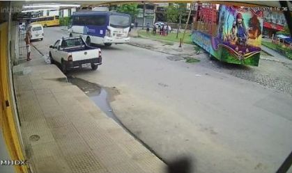 Responsáveis por micro-ônibus são indiciados por acidente que matou 5 em PE