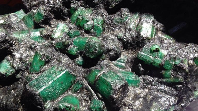 Esmeralda de quase 400 quilos foi extraída na Bahia de maneira ilegal